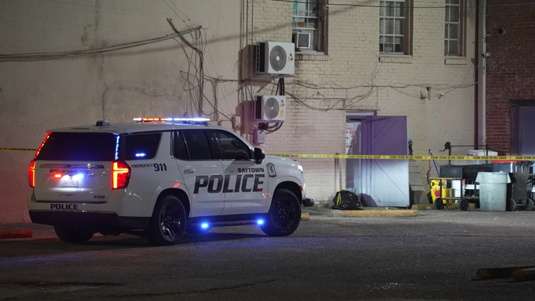 Man airlifted after shooting behind Baytown bar; suspect remains at large, police say — KHOU 11 (Houston), Dallas Community news