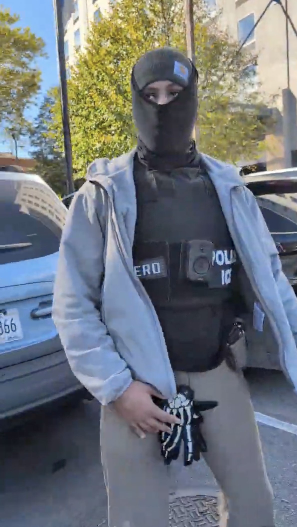 ICE puts on show of force around Elmhurst Hospital with dozens of unmarked vehicles, masked agents — amNewYork, Dallas Health news